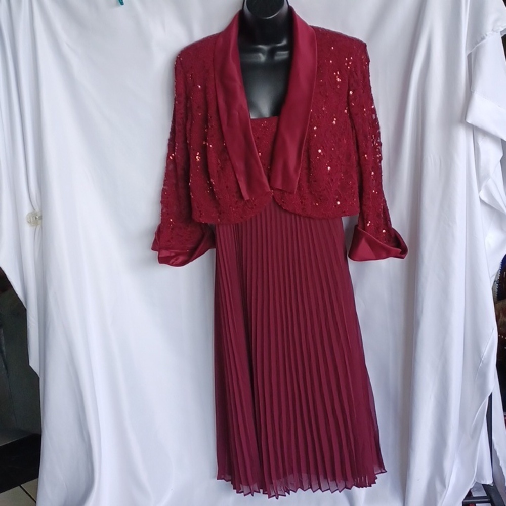 Kathy Roberts formal dress w/matching jackets size 16W, Burgundy, 22" PTP, 46"L